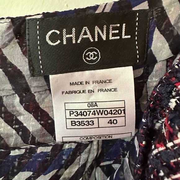 Chanel 08A Boucle Tweed Knee-Length Skirt 2008 Fall Collection by Karl Lagerfeld - Picture 10 of 16